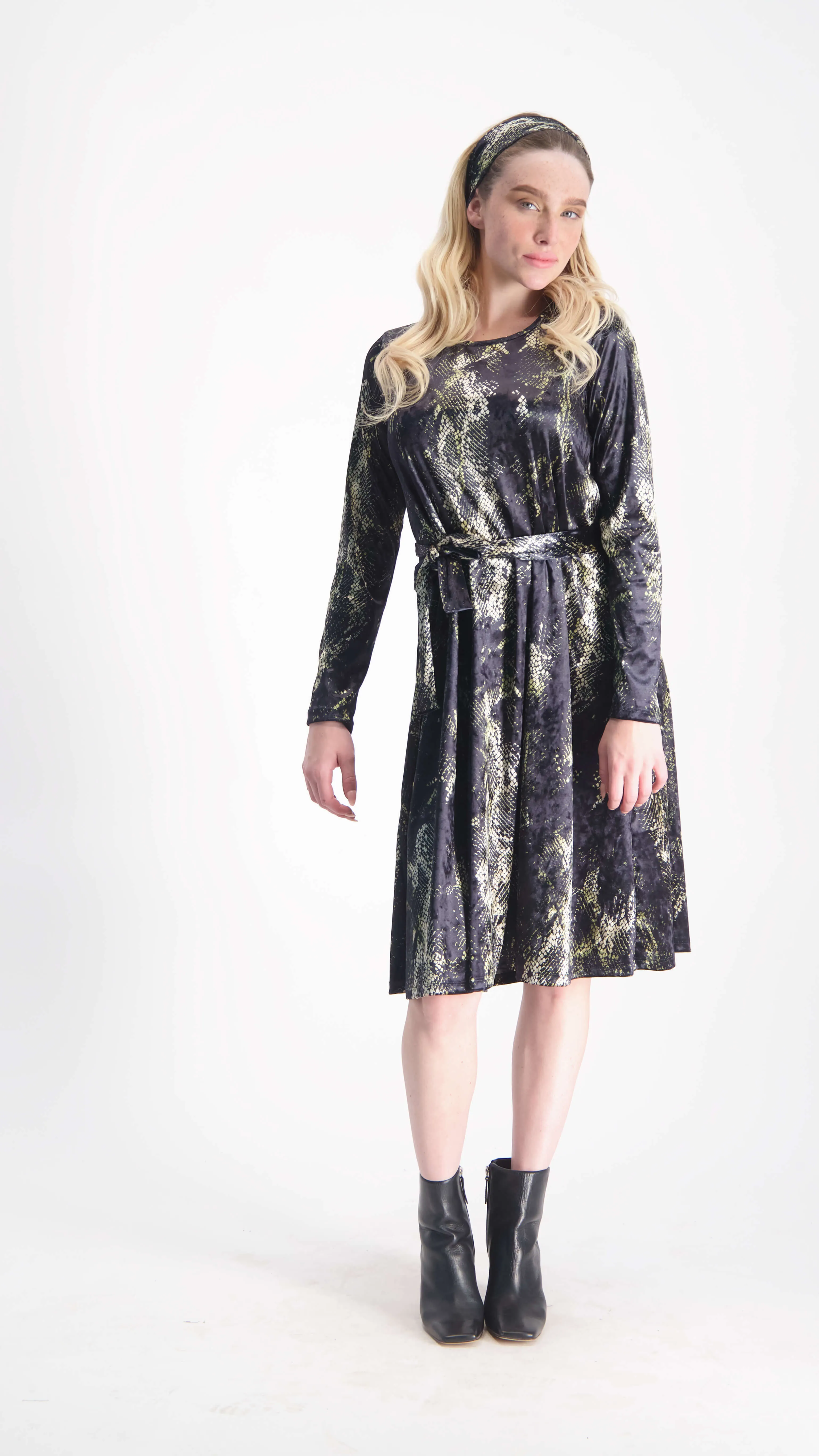 Velvet A-line Dress With Belt / Snake