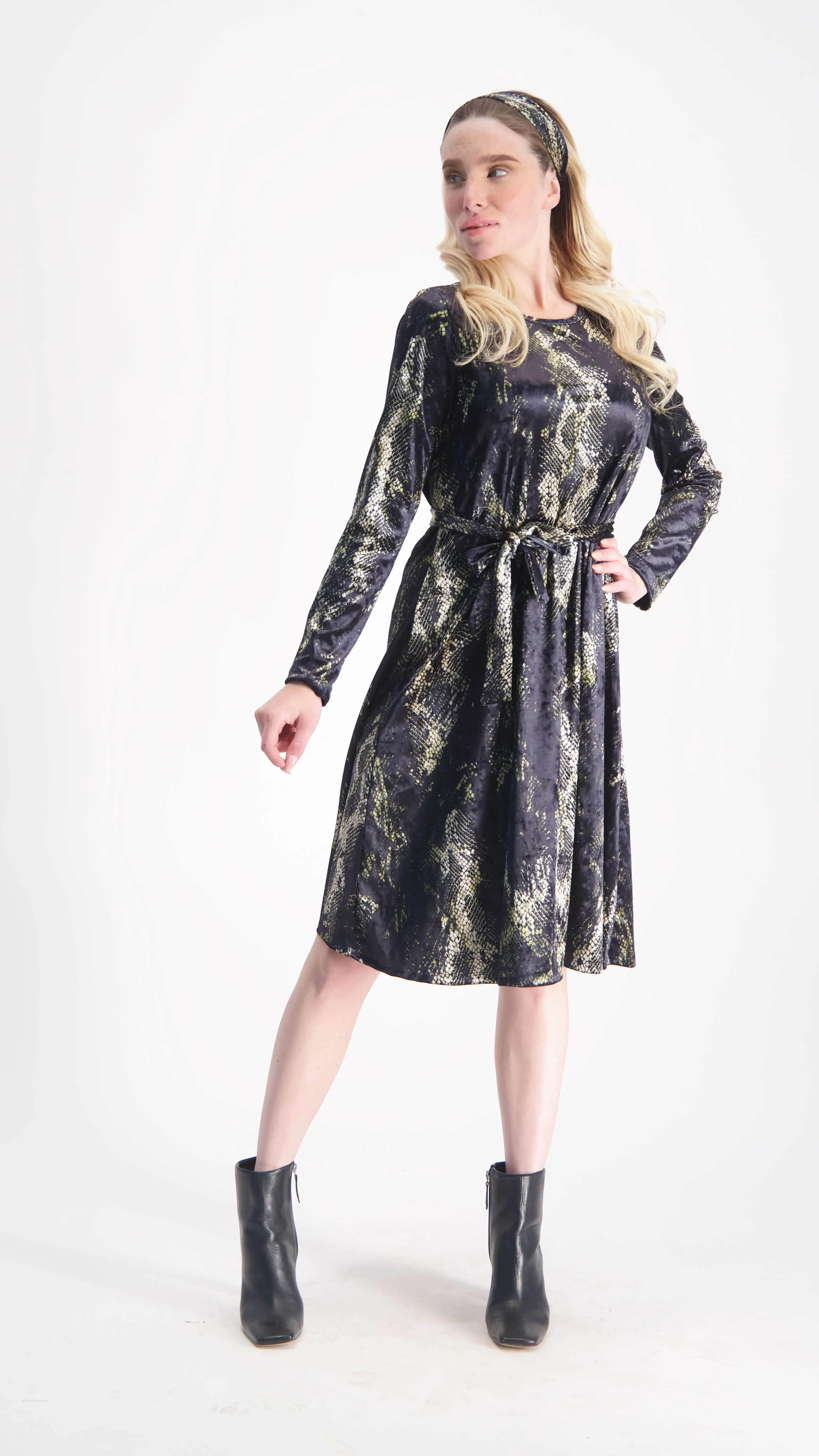 Velvet A-line Dress With Belt / Snake