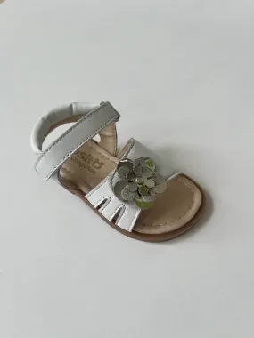 White sandal with silver flower(toddler sizes)